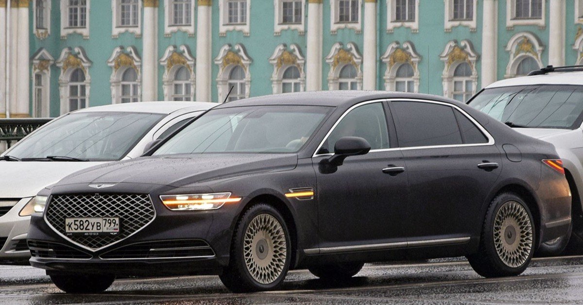 Виновник ДТП, в котором было затоталено люксовое авто с каско, пытается обанкротиться